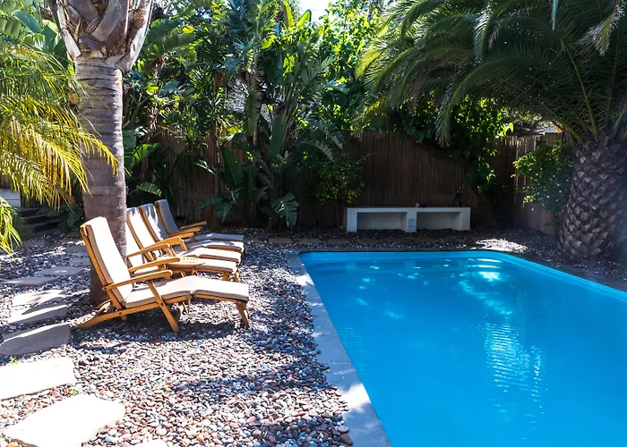 Antrim Villa By TotalstayVilla